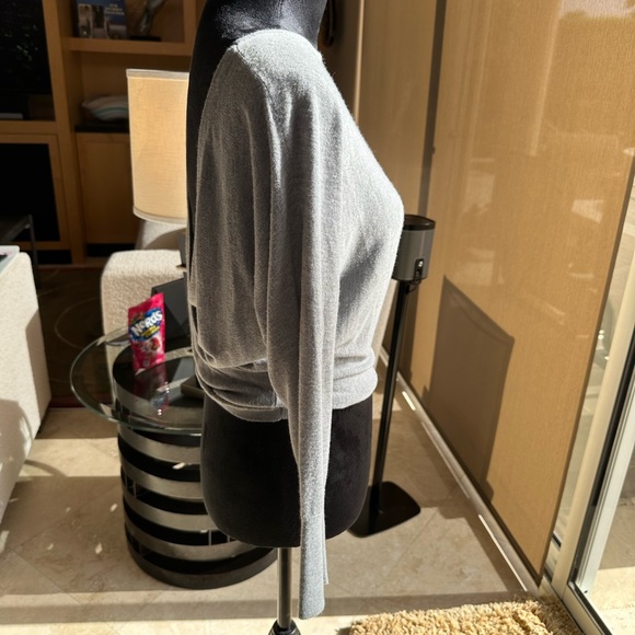 ALICE & OLIVIA BACKLESS SWEATER XSM GREY EUC - Picture 2 of 6